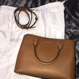 Med Savannah Satchel in Luggage